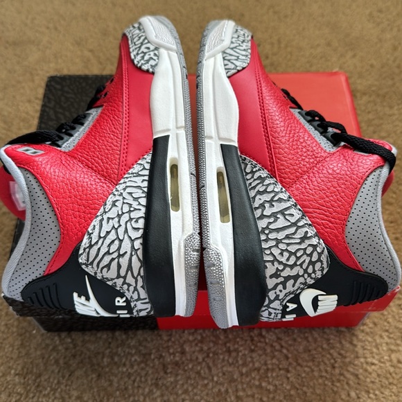 NWOT Air Jordan 3 Retro. Offers welcomed. - Picture 5 of 14